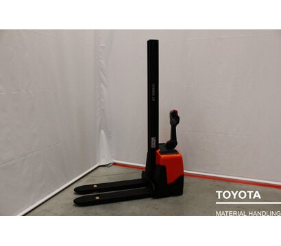 TOYOTA HWE100 1705032417