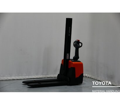 TOYOTA HWE100 2004012495