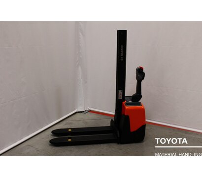 TOYOTA HWE100 2012008889