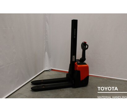 TOYOTA HWE100 2404026628