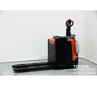 TOYOTA LPE200 1810010670 - Akce 72