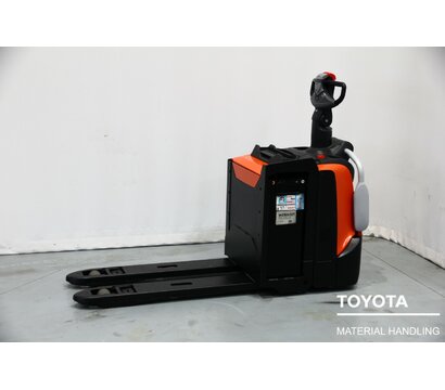 TOYOTA LPE200 1902005705 - Akce 72