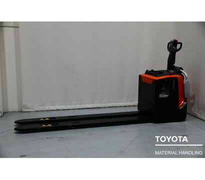 TOYOTA LPE200 2001026724