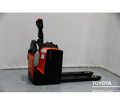 TOYOTA LPE200 2004013708
