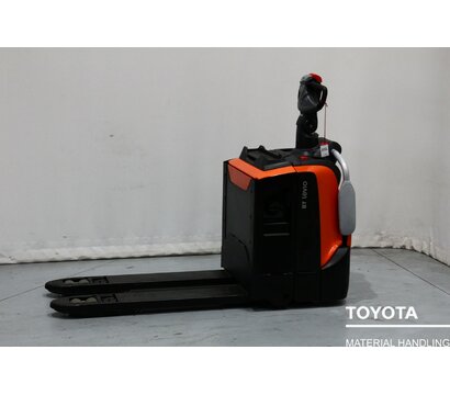 TOYOTA LPE200 2407031860
