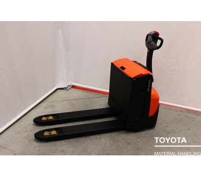 TOYOTA LWE180 2011030514