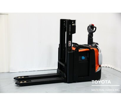 TOYOTA SPE200D 2302045585