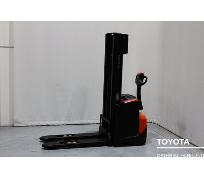 TOYOTA SWE120 1811007716