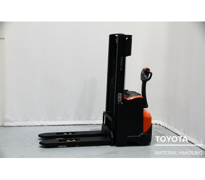 TOYOTA SWE120 2301024135