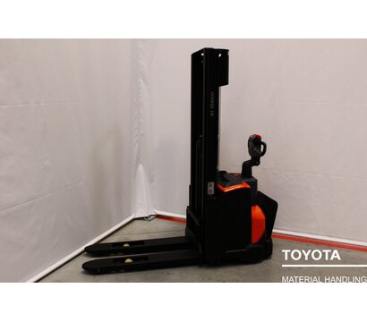 TOYOTA SWE120L 2305024779