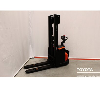 TOYOTA SWE120L 2306022833