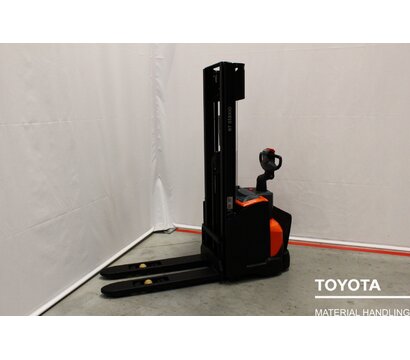 TOYOTA SWE120L 2309012233