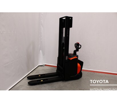 TOYOTA SWE120L 2311025702