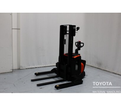 TOYOTA SWE120S 1811004248