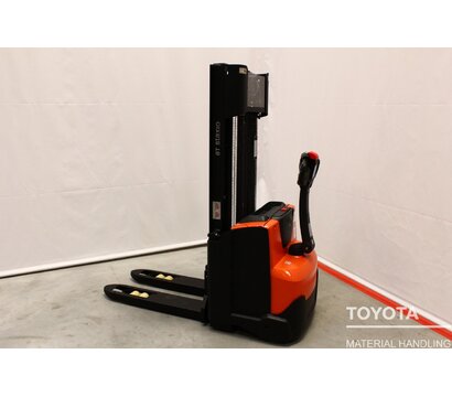 TOYOTA SWE140 2011034017