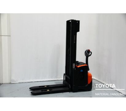 TOYOTA SWE140 2302045001
