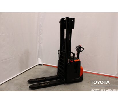 TOYOTA SWE140L 2411025000