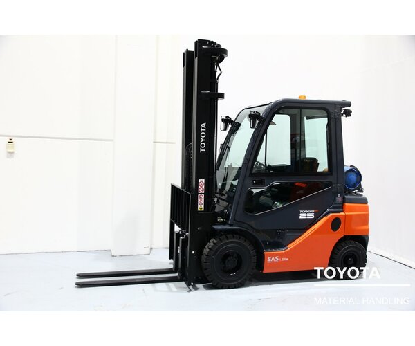 TOYOTA 06-8FG25F 2211000813