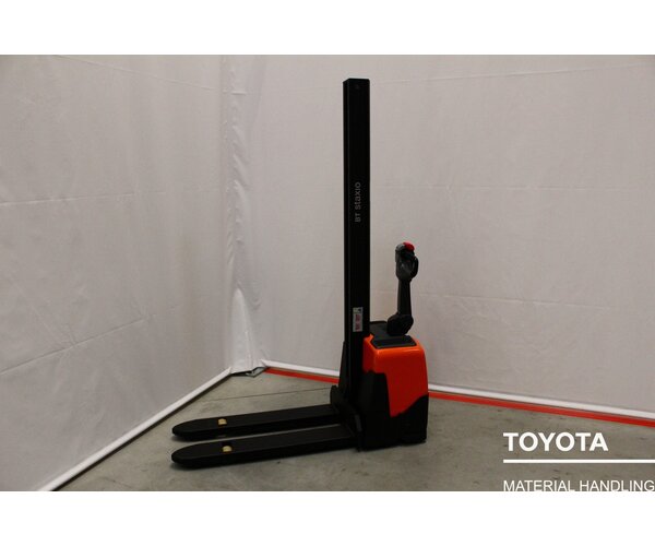 TOYOTA HWE100 1705032417