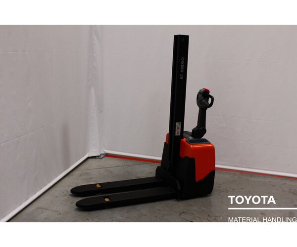 TOYOTA HWE100 2012000464
