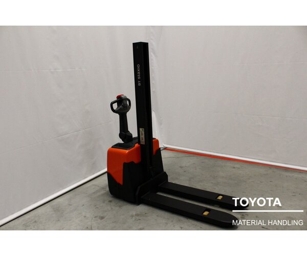 TOYOTA HWE100 2103030184