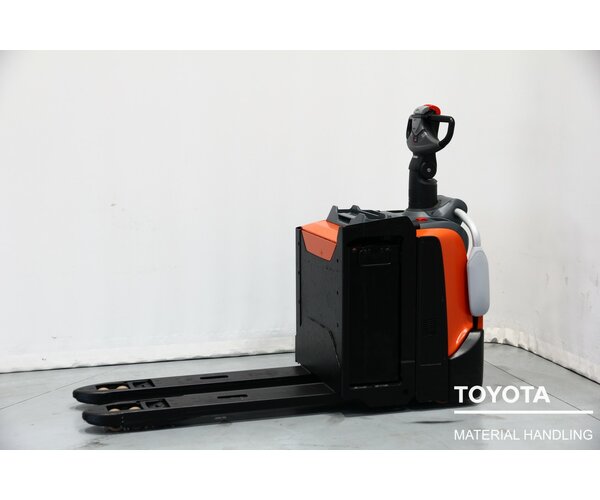 TOYOTA LPE200 1810010670 - Akce 72