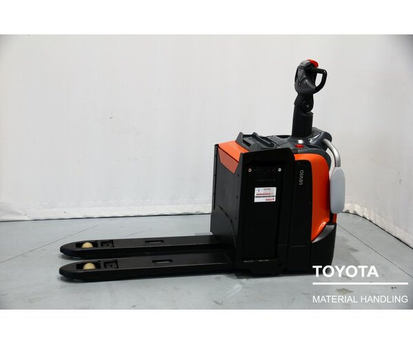 TOYOTA LPE200 1902008257