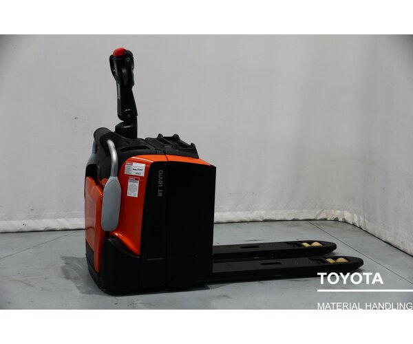 TOYOTA LPE200 2001029955