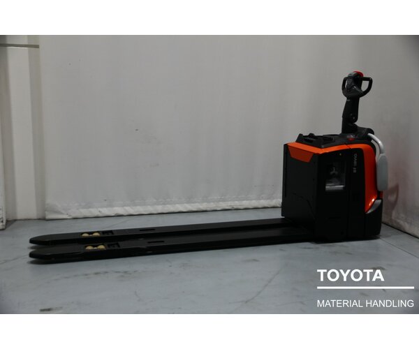 TOYOTA LPE200 2001026724