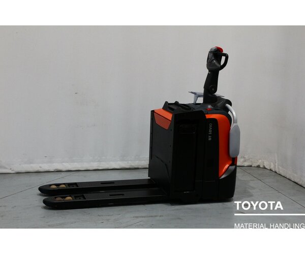 TOYOTA LPE200 2002024630