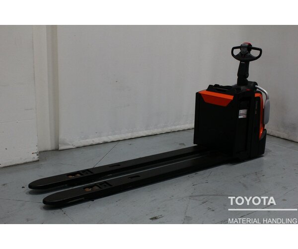 TOYOTA LPE200 2009020462