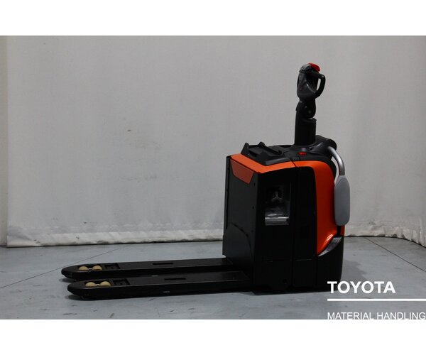 TOYOTA LPE200 2009034021