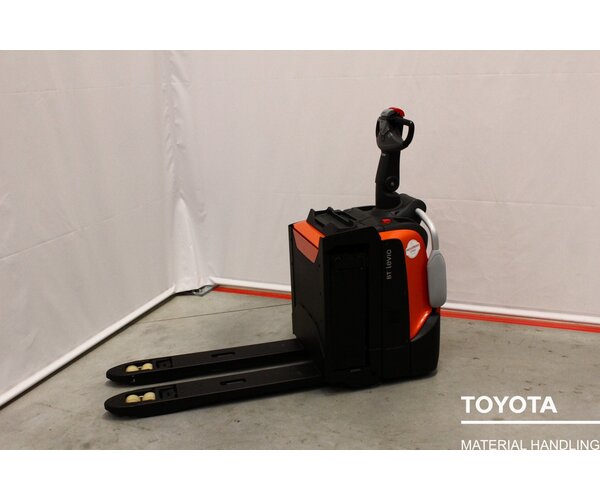 TOYOTA LPE200 2010028555