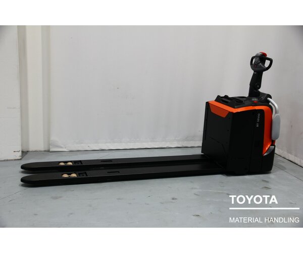 TOYOTA LPE200 2204007121