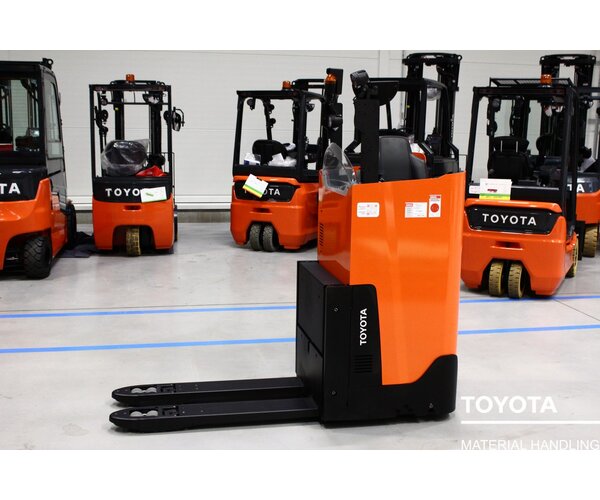 TOYOTA LSI200 2602010461