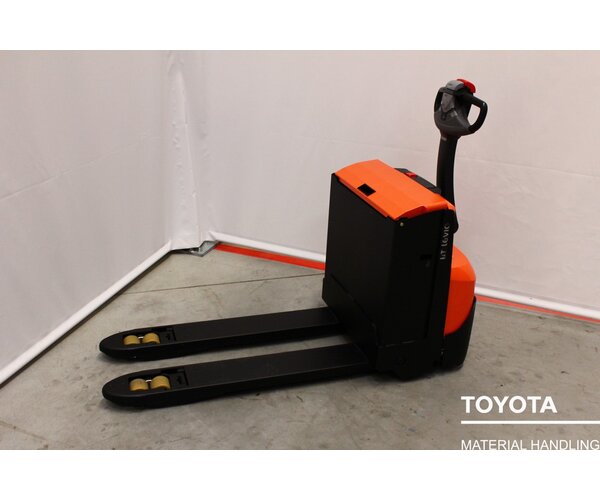 TOYOTA LWE180 2011030514