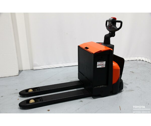 TOYOTA LWE200 1810039018 TOYOTA LWE200 1810039018