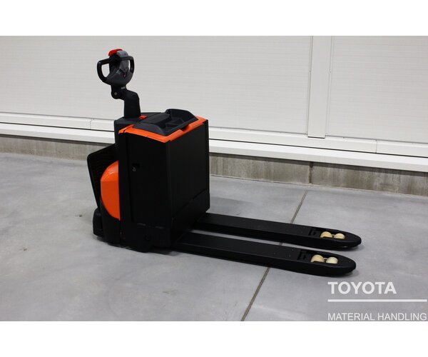 TOYOTA LWE200 2109004779