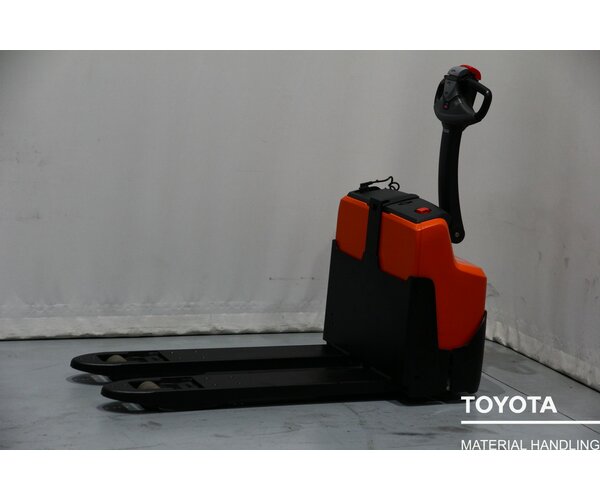 TOYOTA LWI160 2103040851