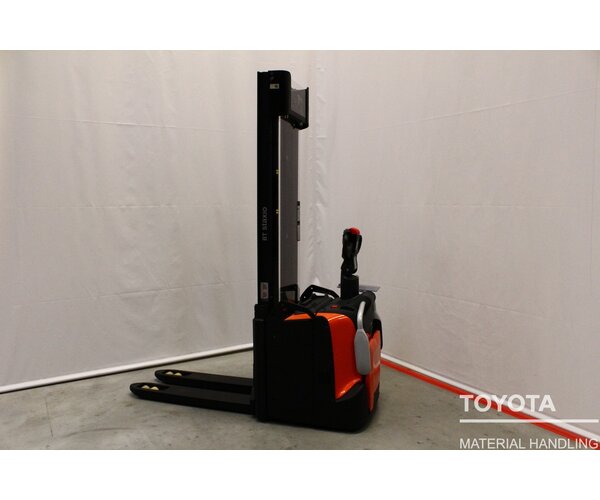 TOYOTA SPE120L 2212025599