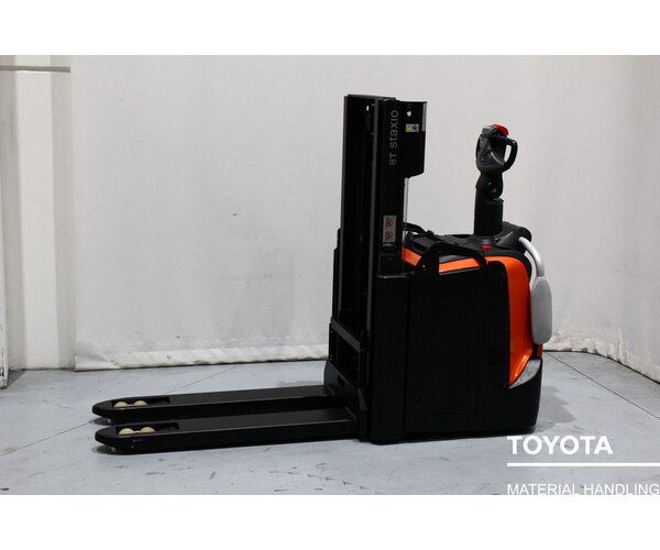 TOYOTA SPE200D 2105017667