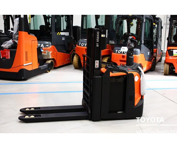 TOYOTA SPE200D 2401032338