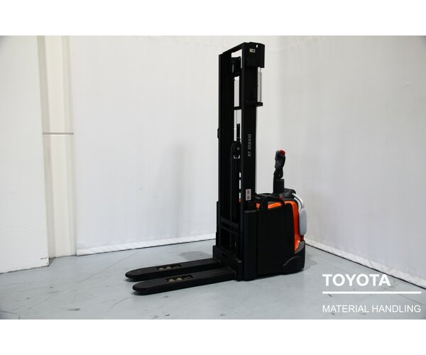 TOYOTA SPE200L 2104025159