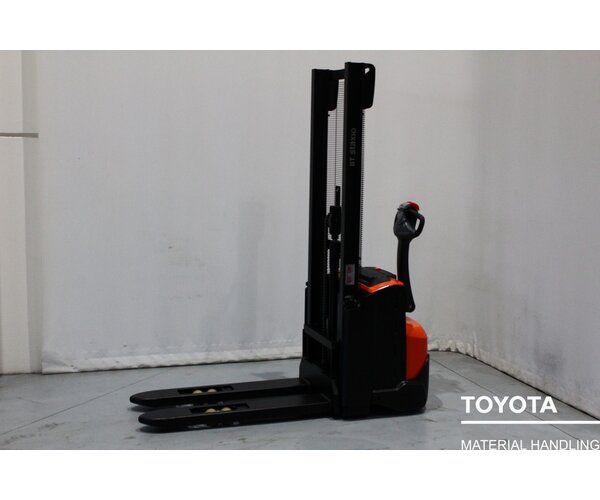 TOYOTA SWE100 2002020813
