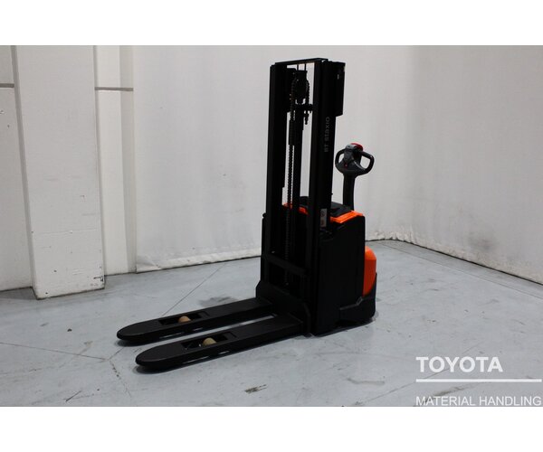 TOYOTA SWE100 2307021218