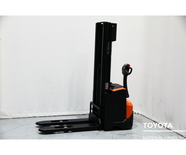 TOYOTA SWE120 2102021926