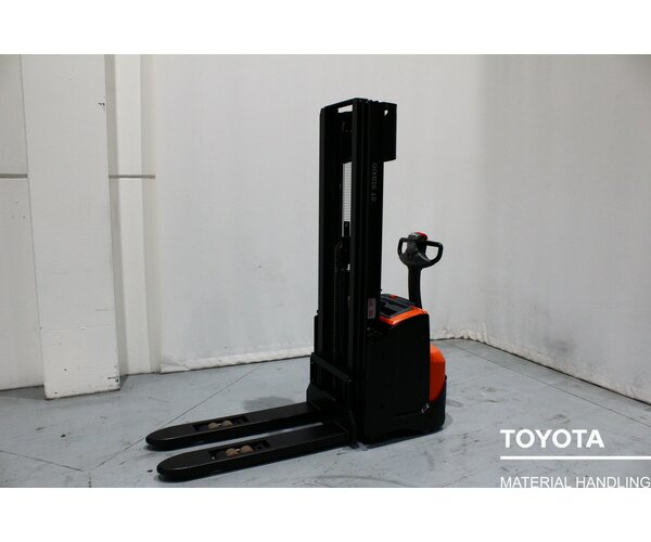 TOYOTA SWE120L 1812015666