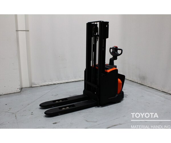 TOYOTA SWE120L 1812028310