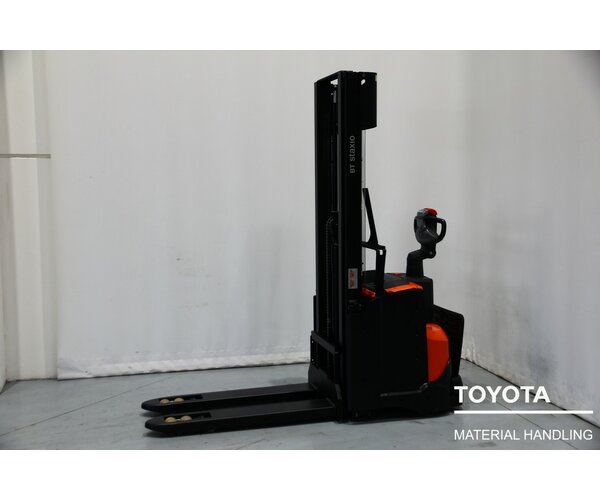 TOYOTA SWE120L 2102041806
