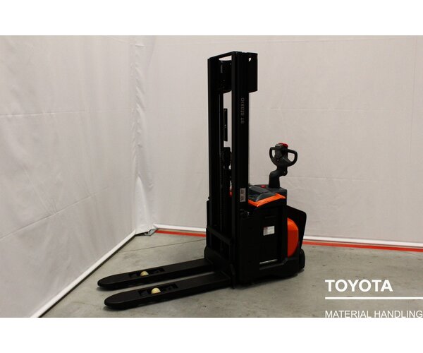 TOYOTA SWE120L 2111037063